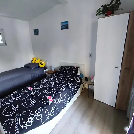 Sunny 18 - Rodzinny W Dalmacji Ferienhaus Donji Karin